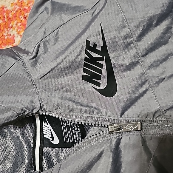 Nike windbreaker/rain spring jacket - Picture 2 of 2